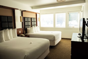 Deluxe Room, 2 Queen Beds, Jetted Tub