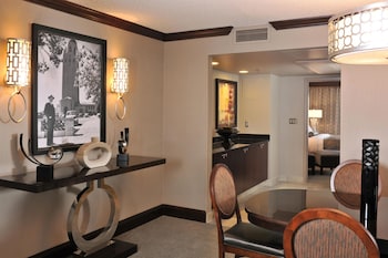 Suite, 1 King Bed, Microwave