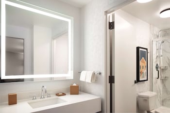 Room, 1 King Bed, Corner