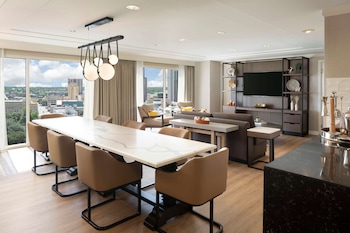 Regency, Suite