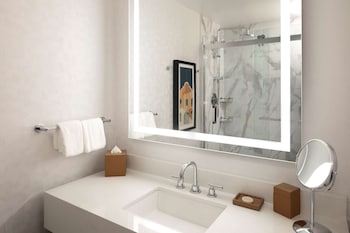 Atrium, Suite