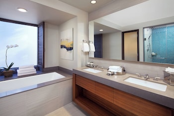 Room, 2 Double Beds, Mountain View