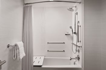 Room, 1 King Bed (Mobility Accessible, Tub)