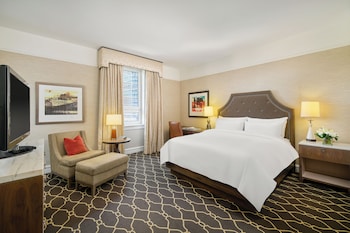 Deluxe Room, 1 Queen Bed, Non Smoking