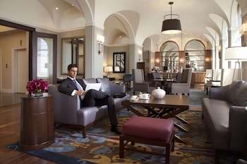 Room, 1 King Bed, Non Smoking (Fairmont Gold King)
