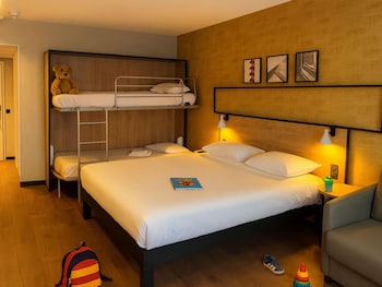 Family Room, Multiple Beds