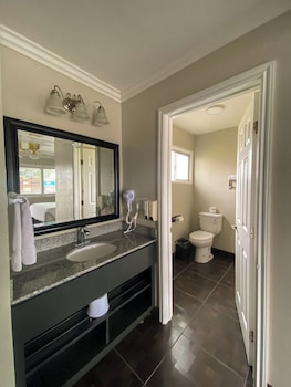 Standard Room, 1 Queen Bed (Second floor)