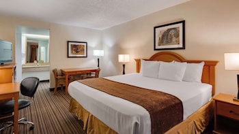 Standard Room, 1 King Bed, Non Smoking, Refrigerator & Microwave