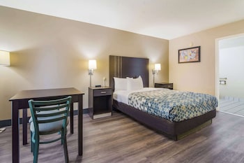 Room, 1 Queen Bed, Accessible, Smoking