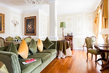 Presidential Suite, Terrace (Square View)