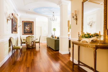 Presidential Suite, Terrace (Square View)