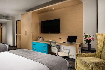 Grand Room, 2 Queen Beds (Deluxe)