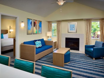 Suite, 2 Bedrooms, Accessible, Fireplace (Kitchen, Mobility/Hearing, Shower)