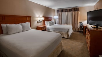 Standard Room, 2 Queen Beds, Accessible, Bathtub
