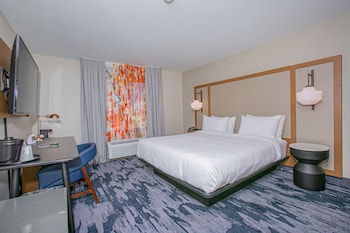 Room, 1 King Bed (Mobility/Hearing Access, Roll-In Shwr)