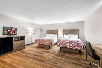 Deluxe Room, Non Smoking (2 Queen Beds and 1 Double Bed)