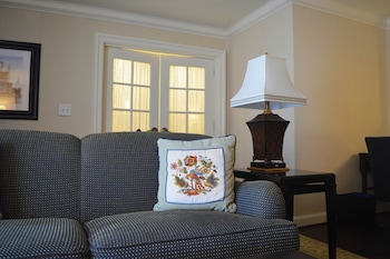 Deluxe One Bedroom Suite