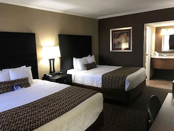 Standard Room, 2 Queen Beds, Non Smoking, Microwave