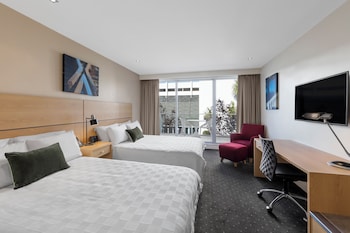 Standard Room, 2 Queen Beds, Balcony, Lake View