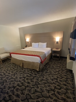 Room, 1 King Bed, Non Smoking (Exterior Corridor)