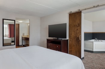 Suite, 1 King Bed, Jetted Tub