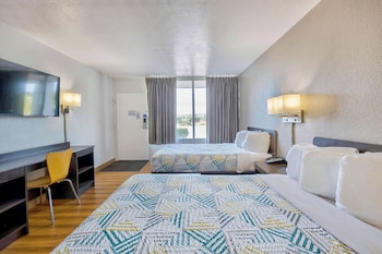 Deluxe Room, 2 Double Beds, Non Smoking, Refrigerator & Microwave