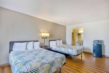 Deluxe Room, 2 Double Beds, Non Smoking, Refrigerator & Microwave