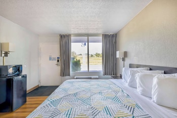 Deluxe Room, 1 King Bed, Non Smoking
