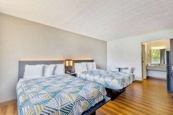Deluxe Room, 2 Double Beds, Non Smoking, Refrigerator & Microwave