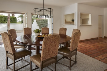 Suite, 1 King Bed with Sofa bed, Kitchenette