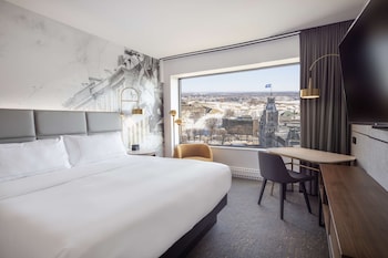 Standard Room, 1 King Bed (Parliament View)