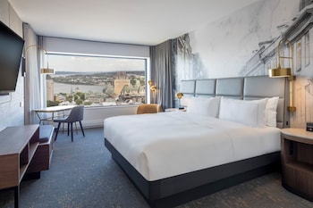 Room, 1 King Bed, River View (Old Quebec)