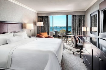 Room, 1 King Bed, Balcony, Lake View (Balcony)