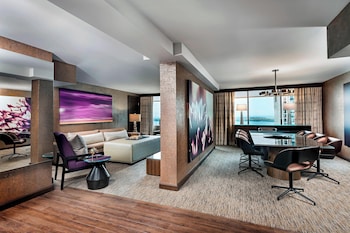 Suite, 1 Bedroom, Lake View