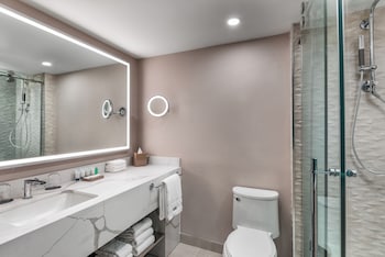 Room, 1 King Bed, Lake View