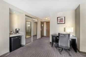 Suite, Multiple Beds, Non Smoking, Refrigerator & Microwave (Living Room;with Sofabed)