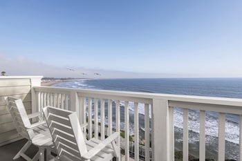 Suite, Multiple Beds, Oceanfront (Pet-Friendly)