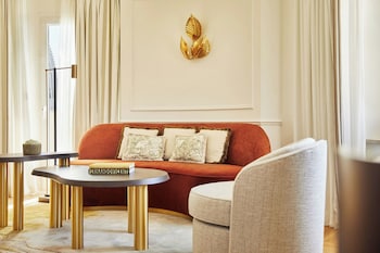 Cortes Suite