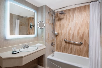 Room, 1 King Bed (Mobility Accessible, Tub)