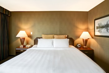 Standard Room, 1 King Bed, River View
