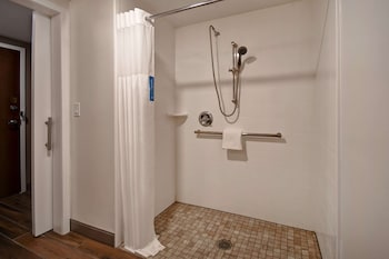 Room, 2 Queen Beds, Non Smoking