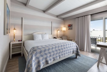 Deluxe Room, 1 King Bed, Non Smoking