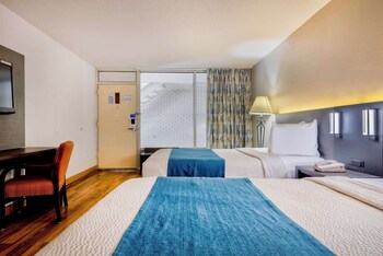 Deluxe Room, 2 Queen Beds, Accessible, Non Smoking