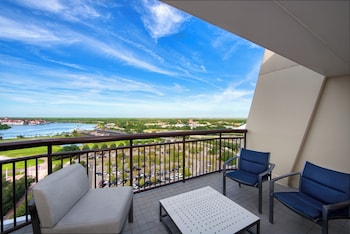 Water View - 2 Bedroom Suite - Club Level
