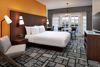 Standard Room, 1 King Bed, Non Smoking, Jetted Tub (Larger Room)