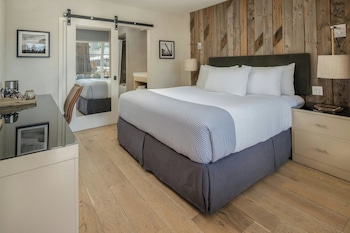 1 King Bed
