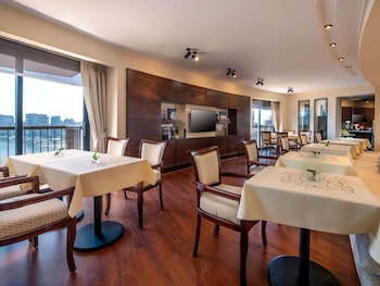 Luxury Room, 1 King Bed, Club Lounge Access (Nile View)