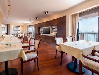 Luxury Twin Room, 2 Twin Beds, Club Lounge Access (Nile View)