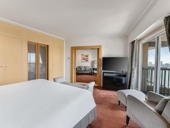 Club Suite, 1 King Bed, Club Lounge Access (Prestige)