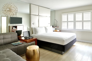 Room, 1 King Bed (Swim Up)